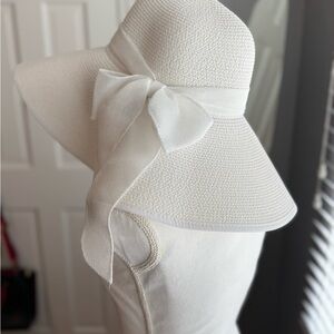 Classic White Wide-Brim Sun Hat with Bow - Women Accessories